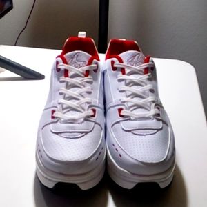 Rollar skate shoes/shoes with wheels